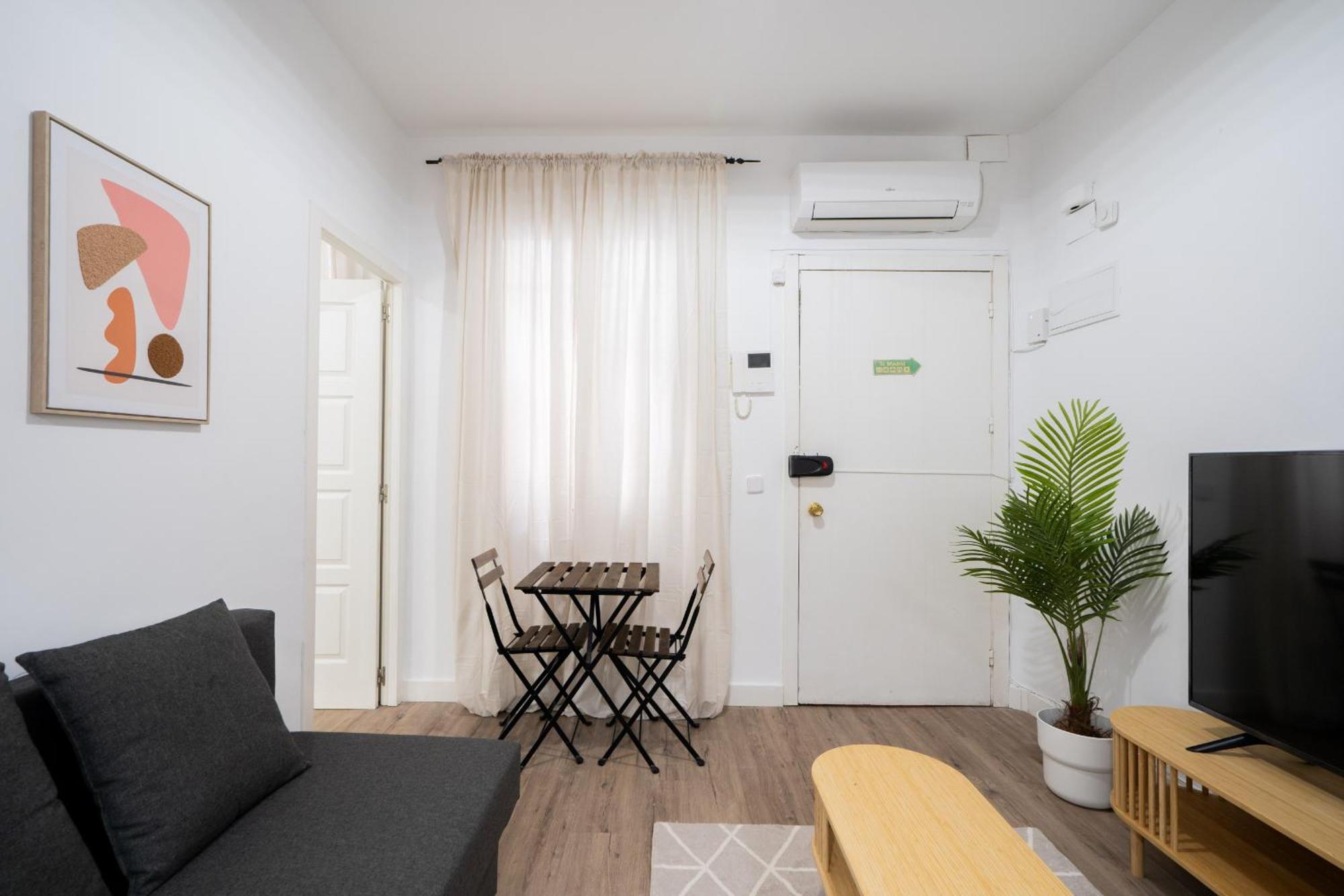 Apartamento En Chueca Para 4 Personas Alquiler Temporal Madrid Exteriör bild
