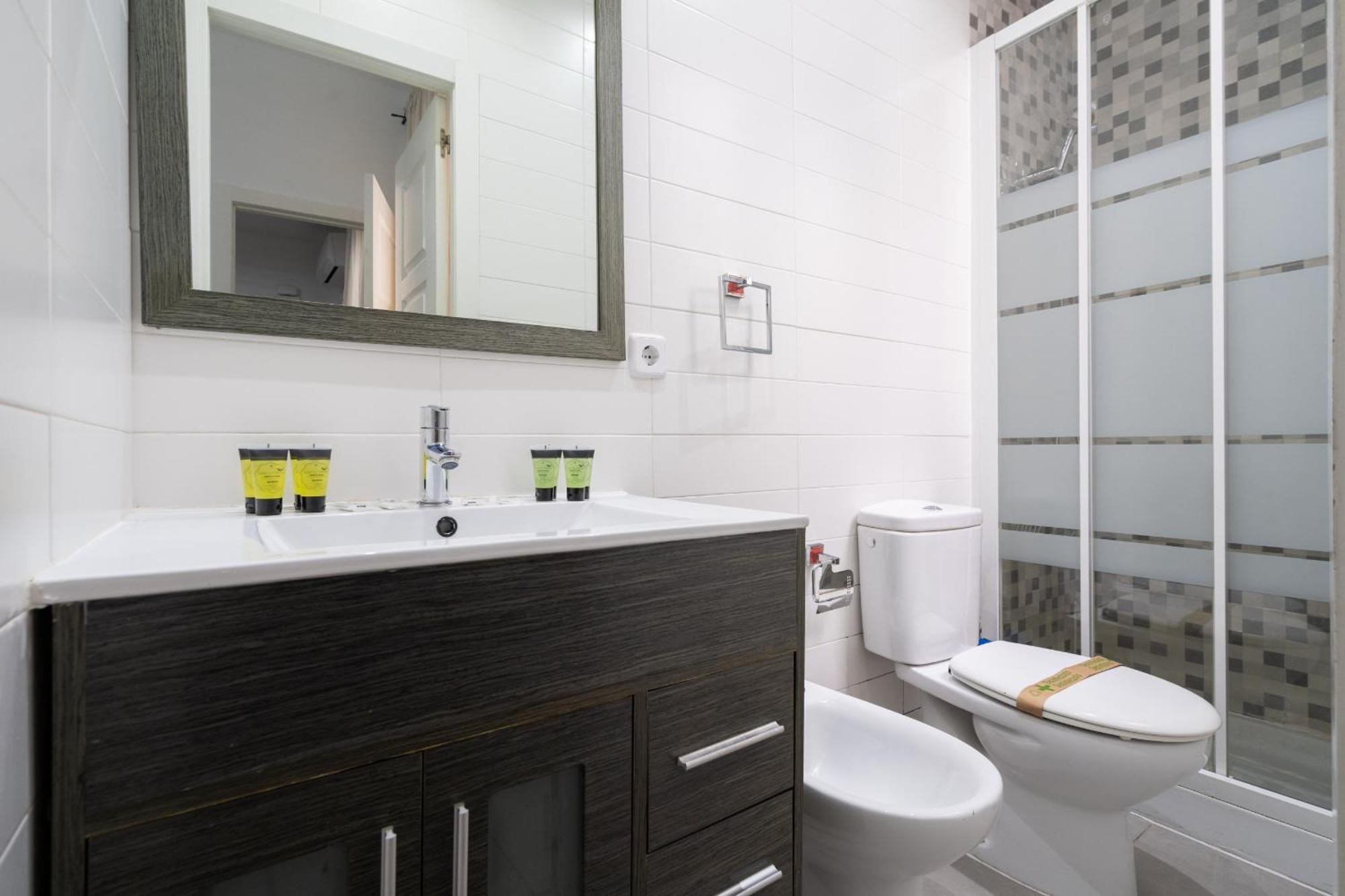 Apartamento En Chueca Para 4 Personas Alquiler Temporal Madrid Exteriör bild